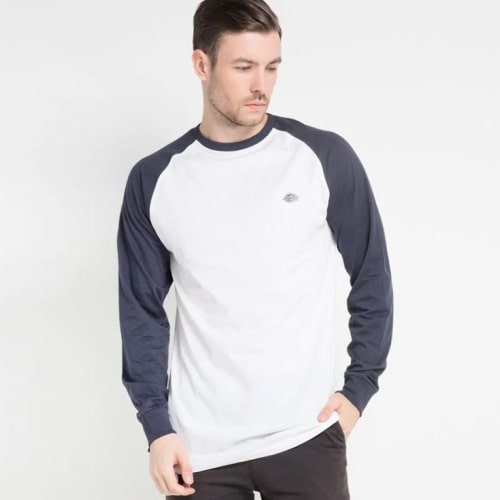 Kaos Lengan Panjang yang Selalu Trendi